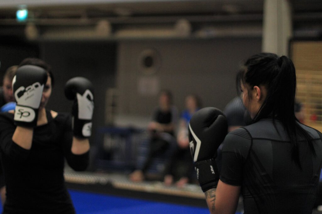 püstivõitluse baaskursuslane Melina treeningul